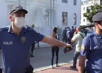 Bursa’da bir esnaf valilik önünde kendini ateşe verdi