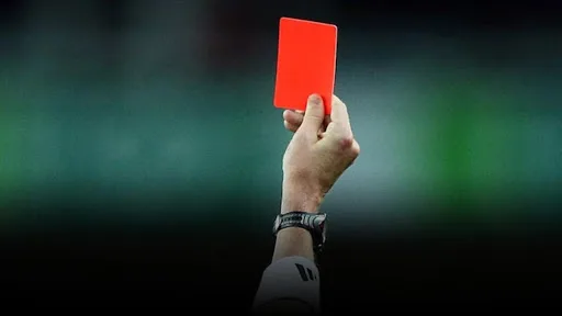 Kasıtlı öksüren futbolcuya kırmızı kart