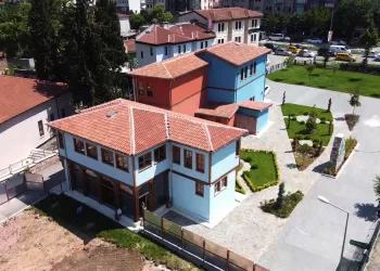 Tayakadın Mahallesi tarihi dokusuna yeniden kavuşuyor