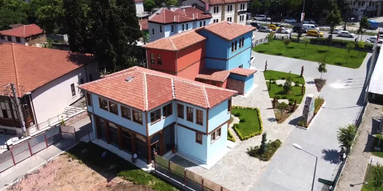 Tayakadın Mahallesi tarihi dokusuna yeniden kavuşuyor