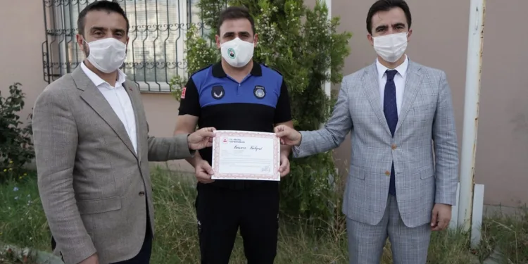 Yoğun mesai harcayan personele başarı belgesi
