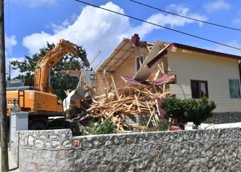Uludağ’daki kaçak villa yıkıldı