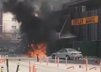 Açık unuttuğu oksijen tüpü acil servis önünde patladı