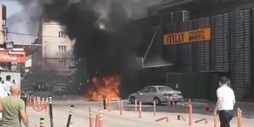 Açık unuttuğu oksijen tüpü acil servis önünde patladı