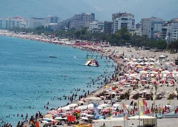 Bilim Kurulu Üyesi: “Virüs resmen sahillere akın etti”
