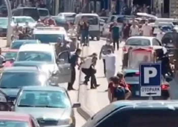 Çaldığı araçla 9 otomobile vurduktan sonra yakalandı
