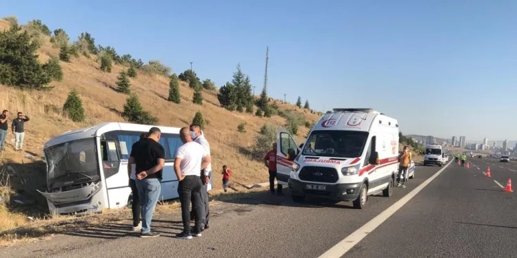 Aselsan personelini taşıyan araç kaza yaptı