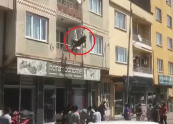 Bursa’da balkondan atlayan kadını yerdeki yatak kurtardı