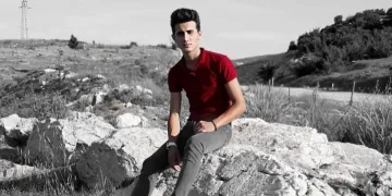 Başı, traktör çamurluğu ile hidrolik kol arasına sıkışan genç öldü