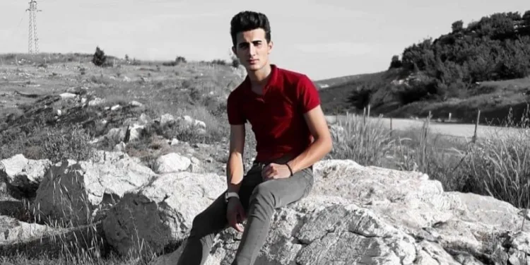 Başı, traktör çamurluğu ile hidrolik kol arasına sıkışan genç öldü