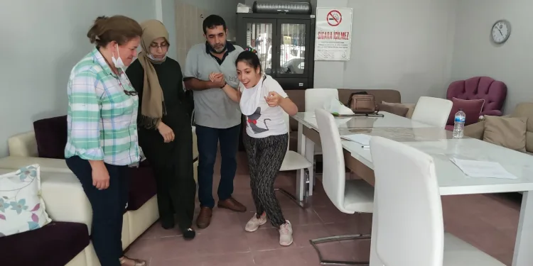 Bursalı Berna’nın yürüyebilmesi için gereken para toplandı