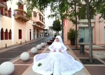 Beyrut’taki patlamaya düğün fotoğrafı çektirirken yakalandı