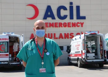 Bilim Kurulu Üyesi: 1 kişi 100 kişiye virüs bulaştırıyor!