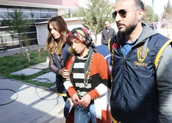 Bir günlük bebeğini, ağzını bezle kapatarak öldürdü!