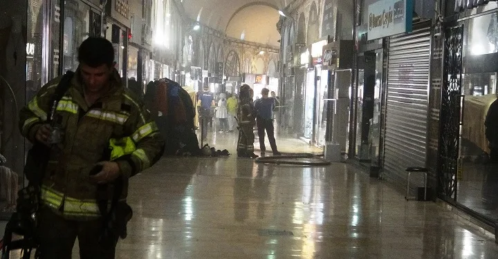Bursa’da Tarihi Kapalı Çarşı’da yangın!
