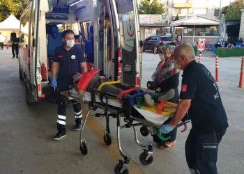 Çatıdan topu almak isterken kolu kırıldı