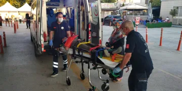 Çatıdan topu almak isterken kolu kırıldı