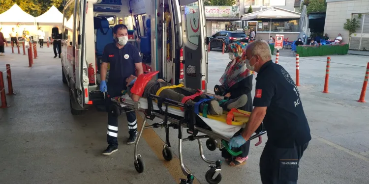 Çatıdan topu almak isterken kolu kırıldı