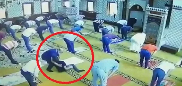 Namaz kıldığı esnada bir anda yere yığıldı