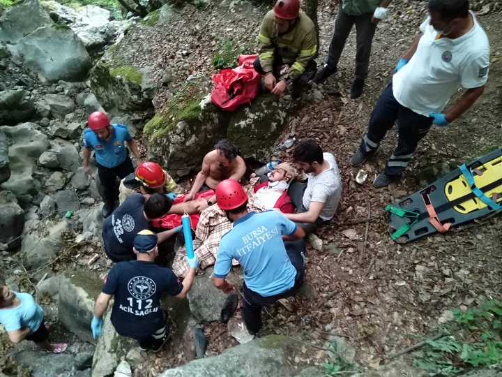 Bursa'da 15 metre yükseklikten düşen genç yaralandı