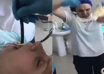 Boğazından 1 metrelik zehirli yılan çıktı