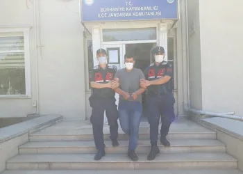 Eşine laf attığını öne sürdüğü 16 yaşındaki genci öldürdü