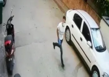 Bursa’da kimliği belirsiz hırsız kameraya yakalandı