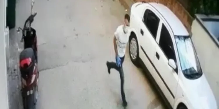 Bursa’da kimliği belirsiz hırsız kameraya yakalandı
