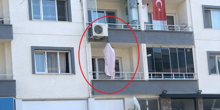 Bursa’da şoke eden olay! Balkonda asılı halde bulundu