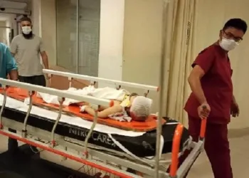 Bursalı minik çocuk oyun oynarken balkondan düştü