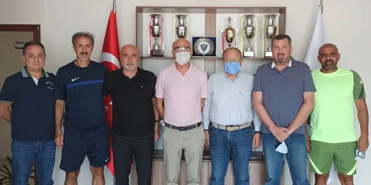 Hikmet Karaman’dan Karacabey Belediyespor’a ziyaret