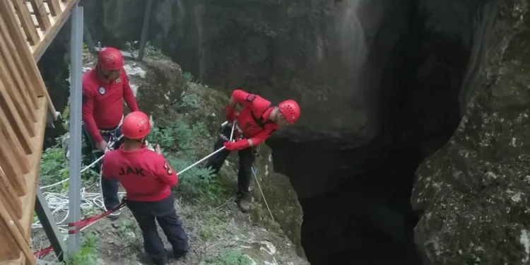 Kanyonda cüzdan kurtarma operasyonu
