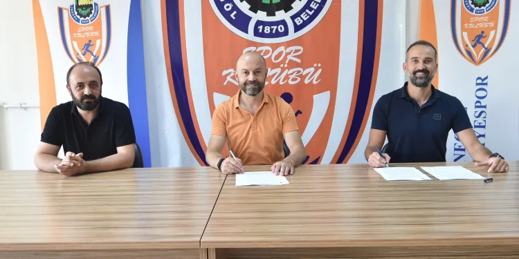 İnegöl Belediyespor Bora Şensoy ile sözleşme yeniledi