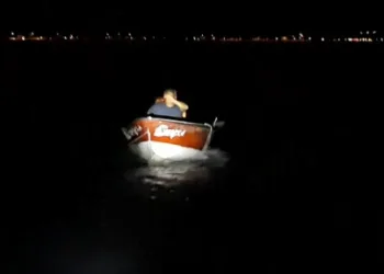İznik Gölü’nde mahsur kalan 2 kişi kurtarıldı