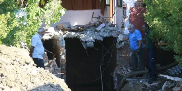 Kin yüzünden el ve ayaklarını bağlayıp foseptiğe atmış