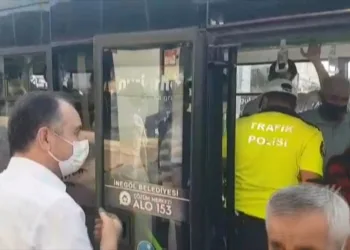 Bursa’da tıka basa dolu otobüsü kaymakam boşalttı