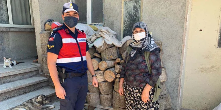 İntihar girişiminde bulunan kadını astsubay kurtardı