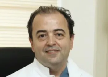 Koronavirüse yakalanan profesör hayatını kaybetti