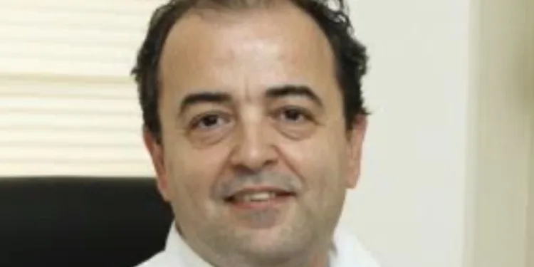 Koronavirüse yakalanan profesör hayatını kaybetti
