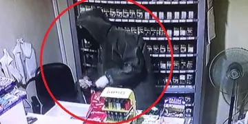 Bursa’da maskeli hırsız akaryakıt istasyonunu soydu