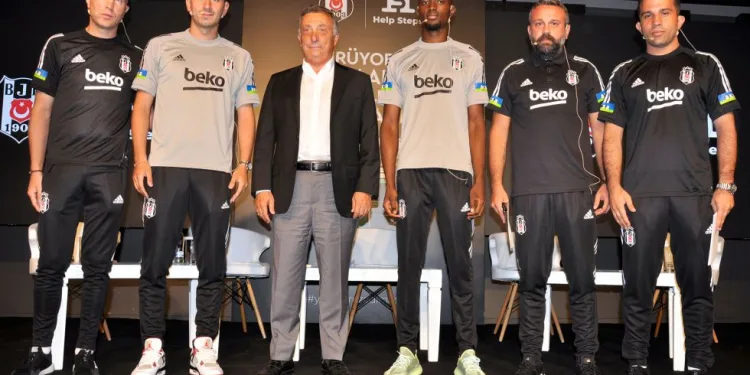 Oğuzhan Özyakup ve Bernard Mensah’tan taraftara “destek” çağrısı