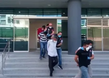 Bursa’da okul çevresinde uyuşturucu satıcılarına operasyon