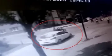 Otomobil ile bisikletin çarpışma anı kamerada