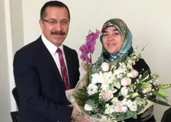 Üniversite rektöründen eşine özel iş ilanı