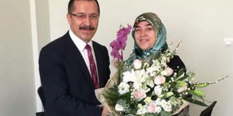Üniversite rektöründen eşine özel iş ilanı