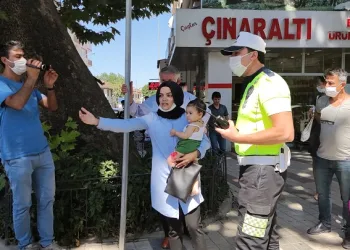 Bursa’da anne ve bebeğine otomobil çarptı
