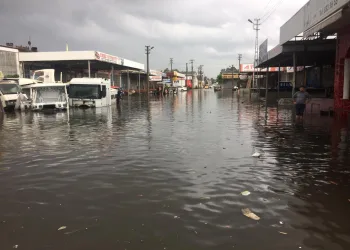 Samsun’da sağanak! Tarım işçilerinin çadırları balçıkla kaplandı