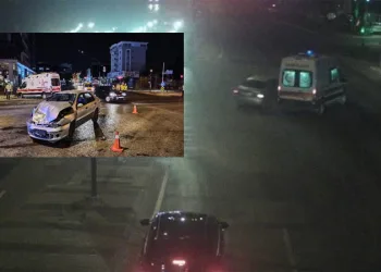 Bursa’da Kovid-19 şüphelisi aileyi taşıyan ambulansın kaza görüntüsü