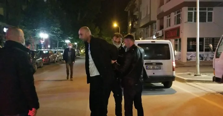 Tartıştığı arkadaşını öldürdü!