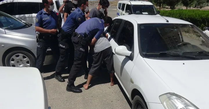 Tartıştığı babasını bıçakla rehin aldı
